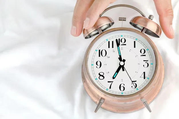 How to Wake Up Naturally Without an Alarm: Science-Backed Tips for Better Mornings
